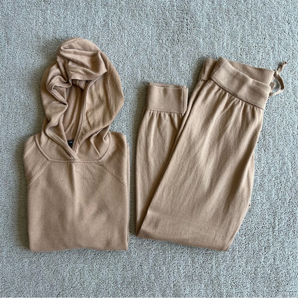 Banana Republic Women’s Hoodie & Joggers Matching Sweatsuit Set - Picture 8 of 8
